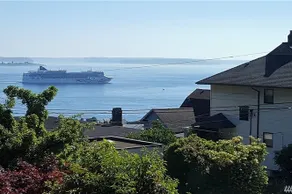 Grand Downtown stay: cruises, concerts, games, SLU - Image 4