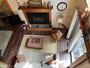 Lakeside Lodge—Secluded Family Getaway Sleeps 10 - Image 3