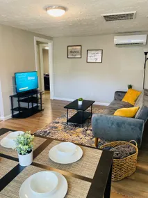 Secret Hideaway-10min to d’town Chatt, Cozy, Modern & Quiet, Perfect for Teleworkers/Healthcare, 1K1Q+Futon - Image 3