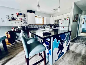 Cozy 2 bedroom house easy access to trails and 2 private beaches! - Image 3