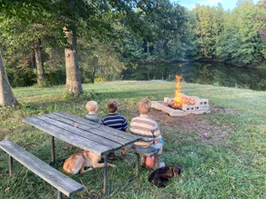 Lakeside Cottage Getaway Fishing, Hiking, Relaxing - Image 3