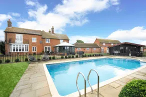 Award winning luxury. Pool , hot tubs , games . - Image 2
