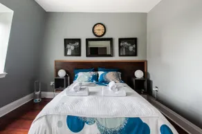 Cozy 2 Bdrm Private apartment in Riverside, TO. - Image 2
