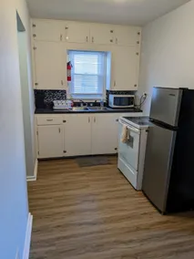 Clean, cozy 1 bedroom. Close to downtown. #124col - Image 4