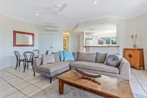 Cosy apartment with ocean views, Sunshine Beach - Image 4