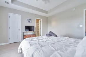 East Escape | Fast Wi-Fi | Quiet & Secure Area - Image 4