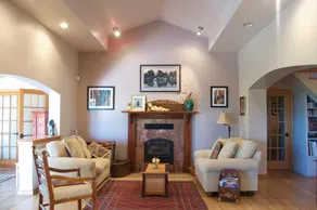 Beautiful, upscale home in private setting. - Image 5