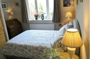 The Bolt Hole, 4 Bed House with Sunny Garden. - Image 5