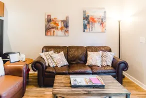 Charming First Floor Carriage House Apartment A - Image 3