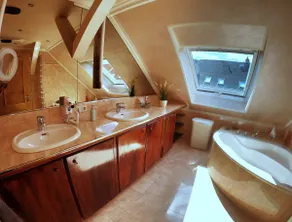 Exclusive apartment for up to 10 people - Image 4