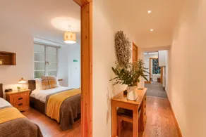 Spacious one bedroom apartment in historic village - Image 5