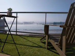Feet in the water, direct access to the beach! - Image 3