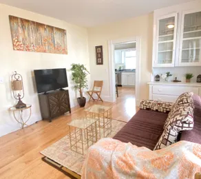 Dreamy Waterfront Oasis | 5★ Location, ♛Queen Beds - Image 2