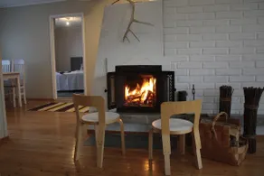 Maison en bois authentique avec un véritable igloo de neige - Image 3