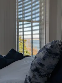 Stylish 1 Bed Apartment with Sea views - Image 4