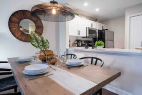 Stylish condo I Village Stroll I Parking I Hot Tub - Image 3