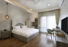 Ultra Luxe Couple Studio BathTub Service Apartment - Image 2