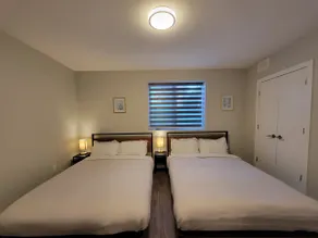 Elegant 2 bed suite with all amenities - Image 4