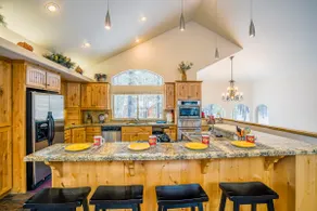 6 BR Luxury Chalet and Hot Tub - Image 5