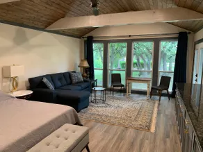 Salado Cottage Retreat near Downtown - Image 2