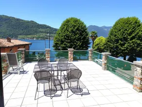 Large apartment with terrace facing Lake Iseo - Image 5