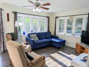 Open, bright and fully furnished 2 bedroom home - Image 5