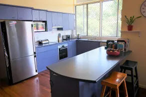 Spacious Broadwater family home,  huge  pool &  fantastic views - Image 4
