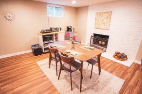 Cozy lower-level suite in Shoreline w/ movie room - Image 4