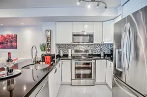 Cozy Condo/Yonge & Finch /Free Parking/Wifi - Image 5