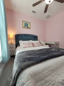 *Charming Pink Bungalow* w/ King Bed, Punta Gorda - Image 5
