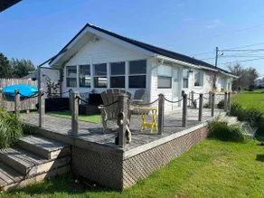 Quaint and cozy waterfront cottage - Image 2