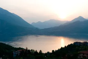Stunning lake view, pool and parking - Green Unit - Image 5