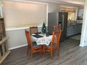 Self contained flat at rear of Lake side residence - Image 4