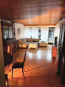 Bungalow with pool, close to city and fair - Image 4