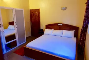 Luxurious 5-star apartment with high-speed Wi-Fi - Image 3