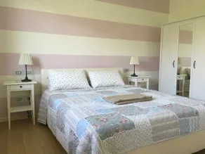 Bright apartment with a stunning lake view - Image 3