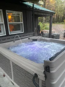 Bear Hill One Room Cabin with Hot Tub - Image 3