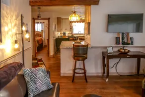 Cozy Business Travelers Haven - Image 2