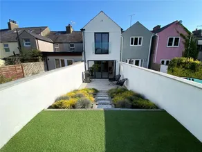 Modern Townhouse in the heart of Beaumaris - Image 2