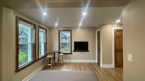 Charming one bedroom apartment on the lake flower! - Image 2