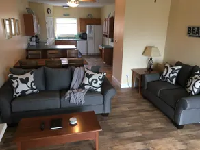 3 floors, sleeps 12, 3.5 baths in Marblehead - Image 5