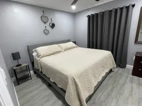 River Hills Home! Downtown 3 mins away! - Image 3