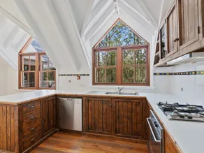 The Tree House - Image 4