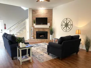 2300 Sq Ft, 4/2 ❤️  2 Minutes From Lake Conroe - Image 2