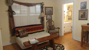 Antiquer's Cozy Self Contained Cottage - Image 3