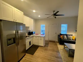Cozy canal front apartment close to everything - Image 3