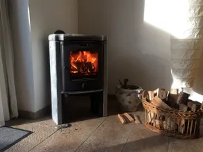 Forest cottage with hottub wood-burning stove - Image 4