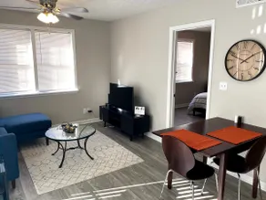 Downtown Apartment on Broadway-Close to Riverwalk - Image 5