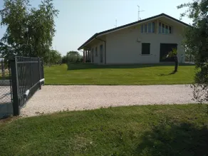 Villa with garden just a short distance from the sea - Image 3