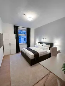 Modern City apt. -with 2 TV, Netflix and work desk - Image 2